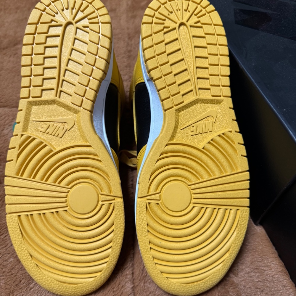 Nike WU Edition Dunk Hi Retro - Picture 5 of 5